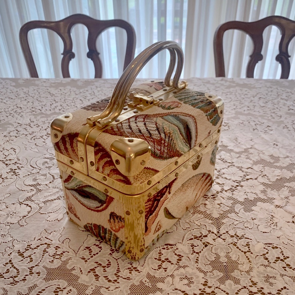 Lisette Vintage Box Purse!